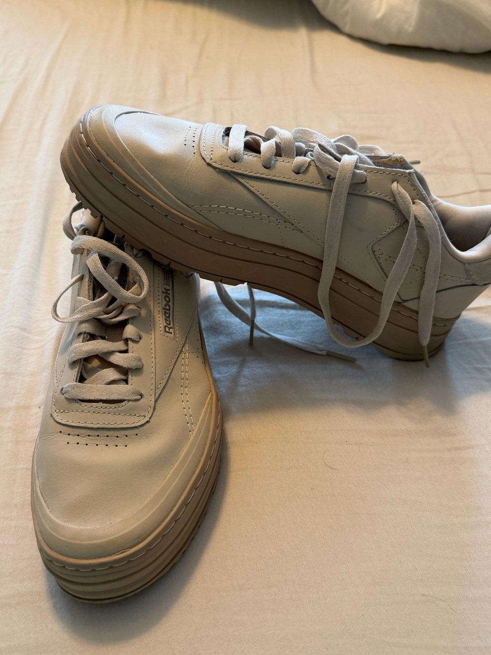 Reebok tan club sneakers